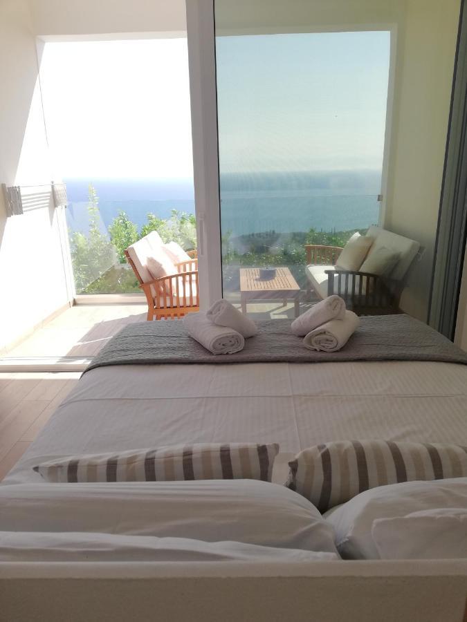 Lakones Deluxe Suites A Exterior foto