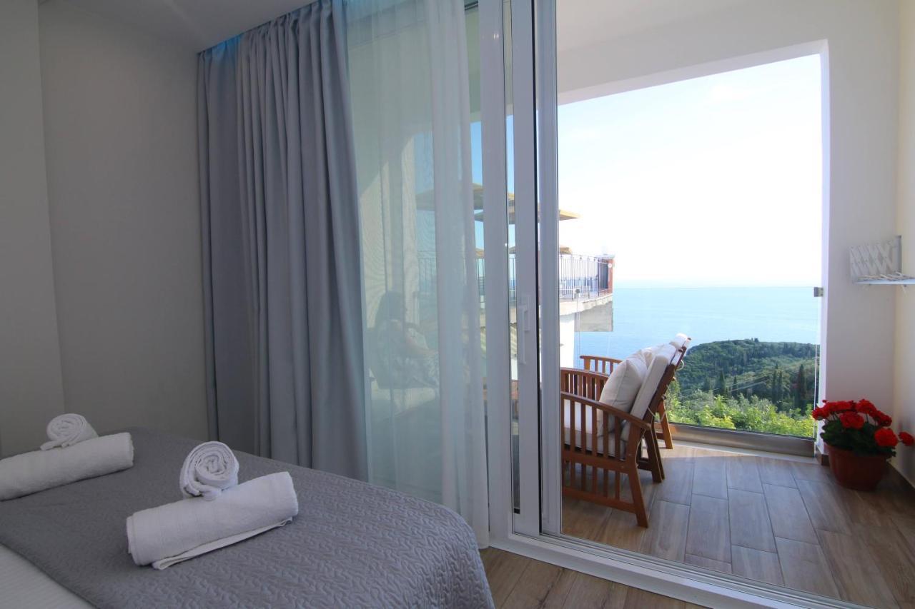 Lakones Deluxe Suites A Exterior foto