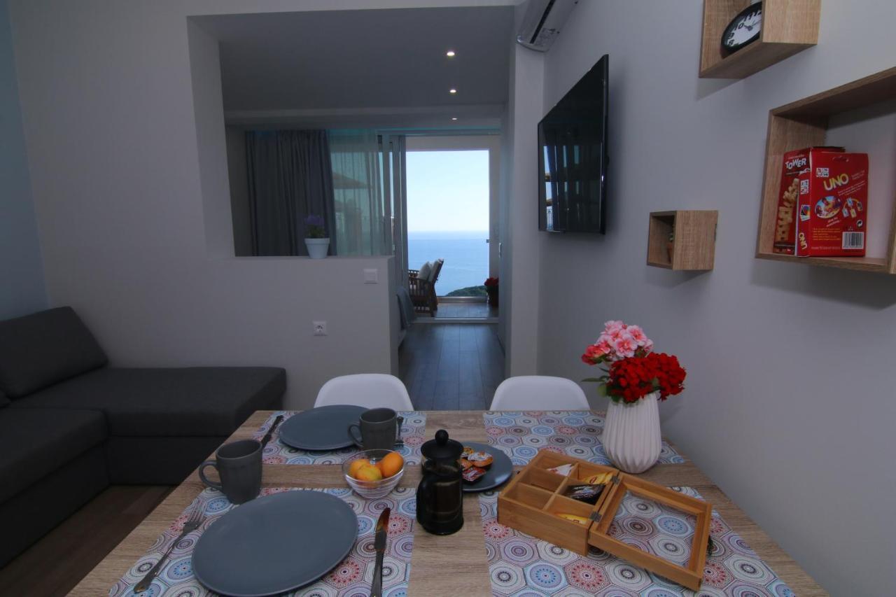 Lakones Deluxe Suites A Exterior foto