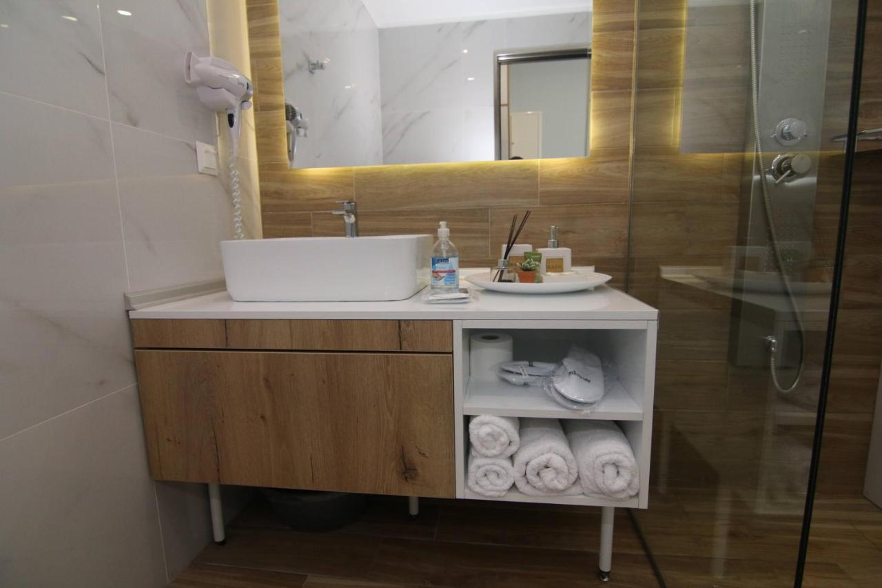 Lakones Deluxe Suites A Exterior foto