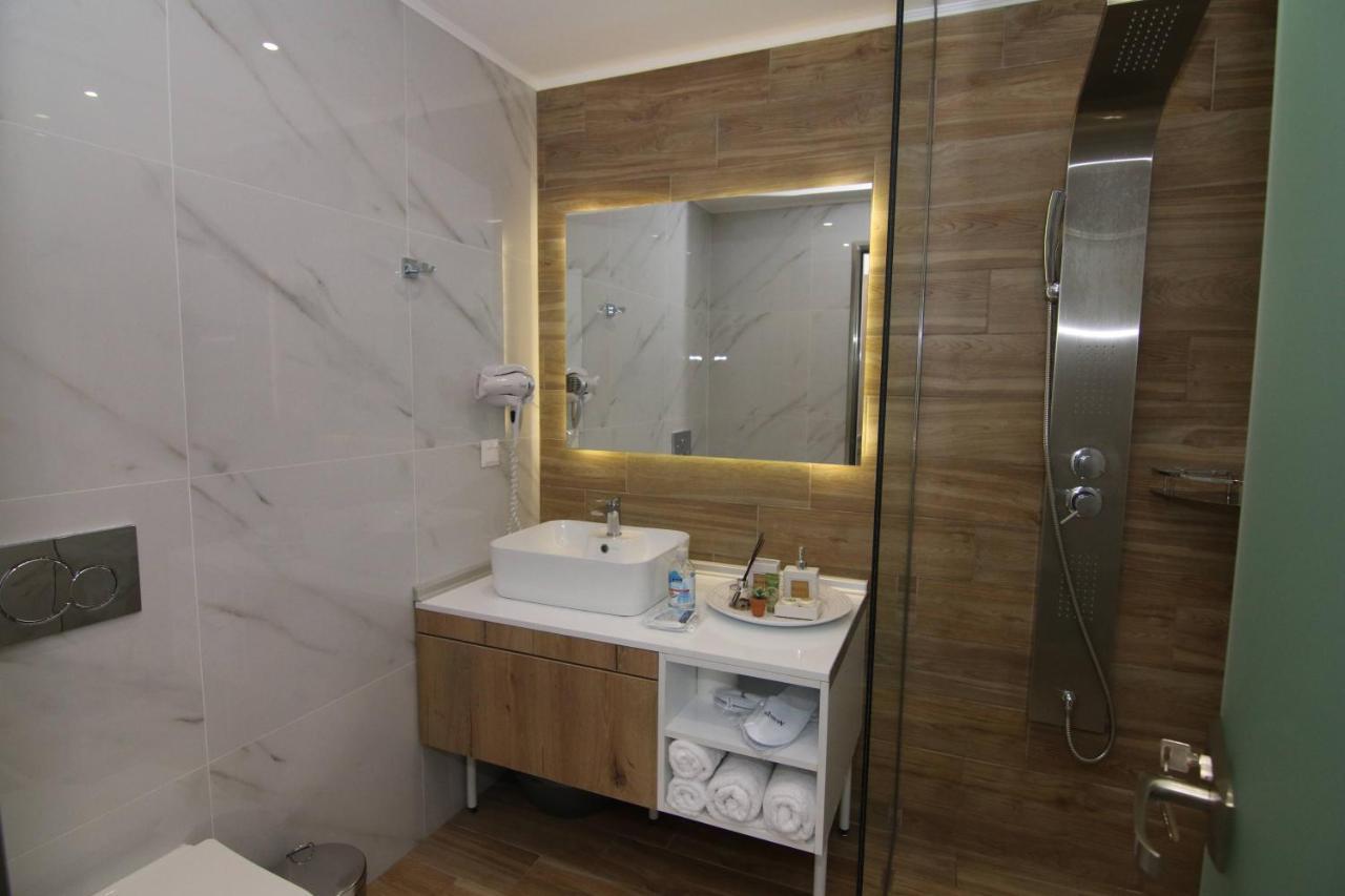 Lakones Deluxe Suites A Exterior foto