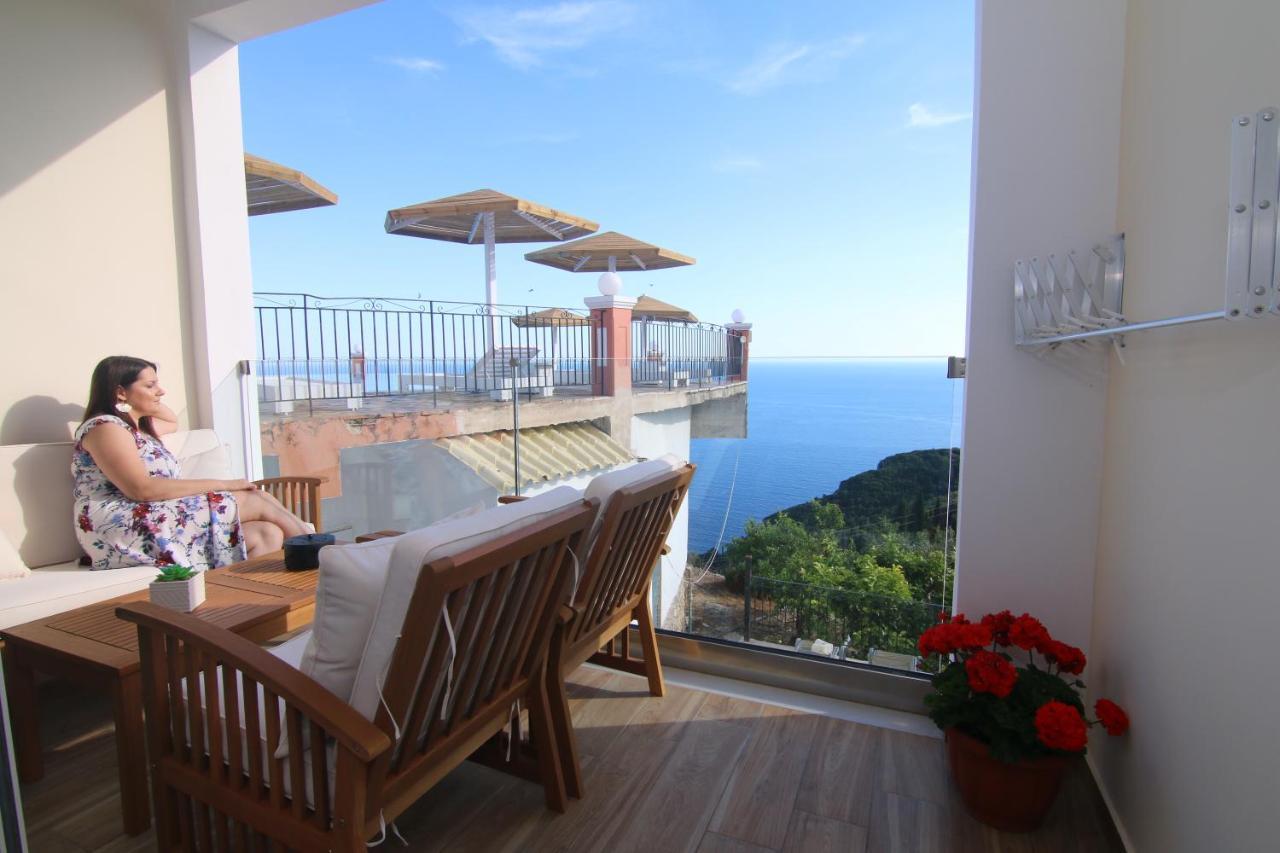 Lakones Deluxe Suites A Exterior foto