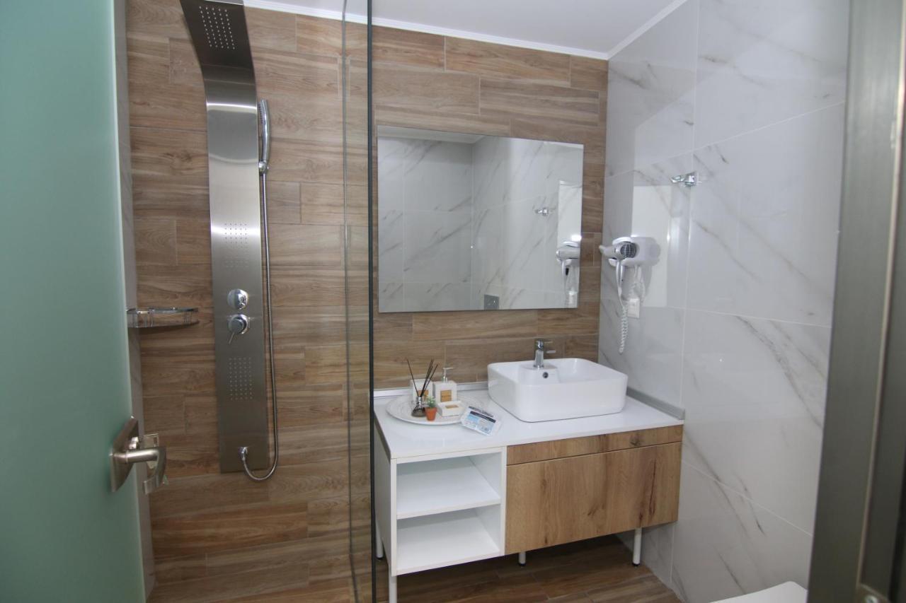 Lakones Deluxe Suites A Exterior foto