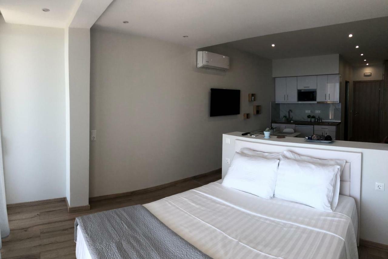 Lakones Deluxe Suites A Exterior foto
