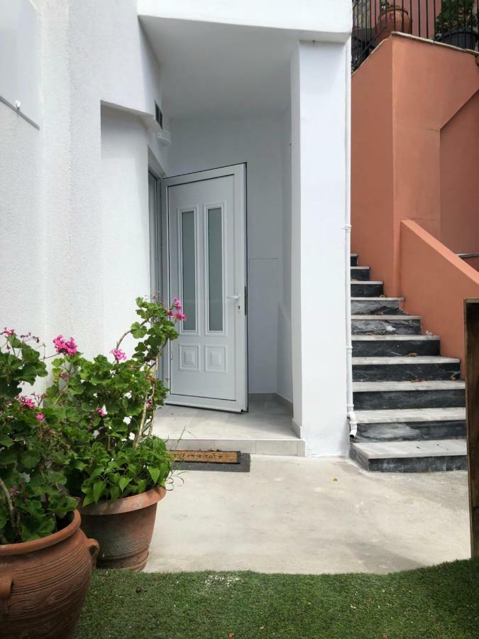 Lakones Deluxe Suites A Exterior foto